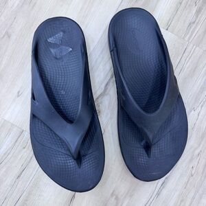 Oofos Recovery Sandals Black Men 11 woman’s 13 very comfortable good condition